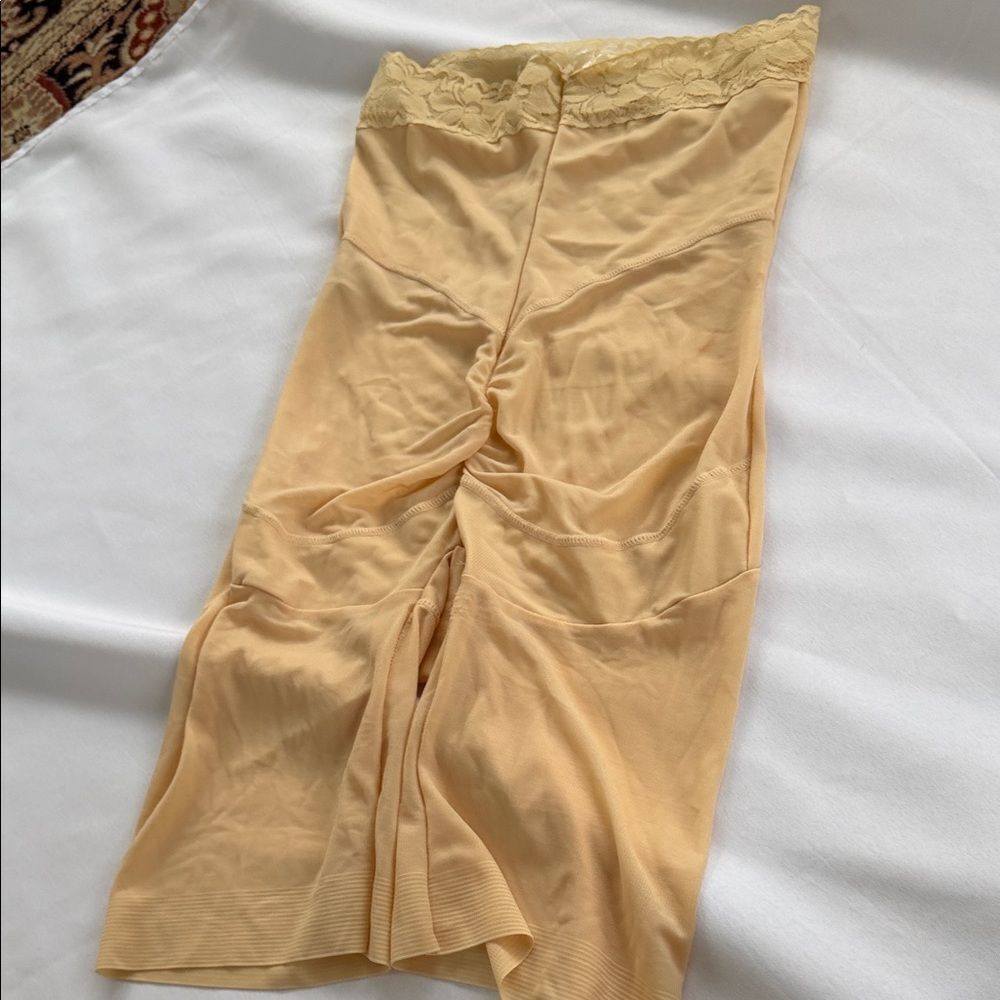 Seamless High-Waist Shaping Shorts - Nude